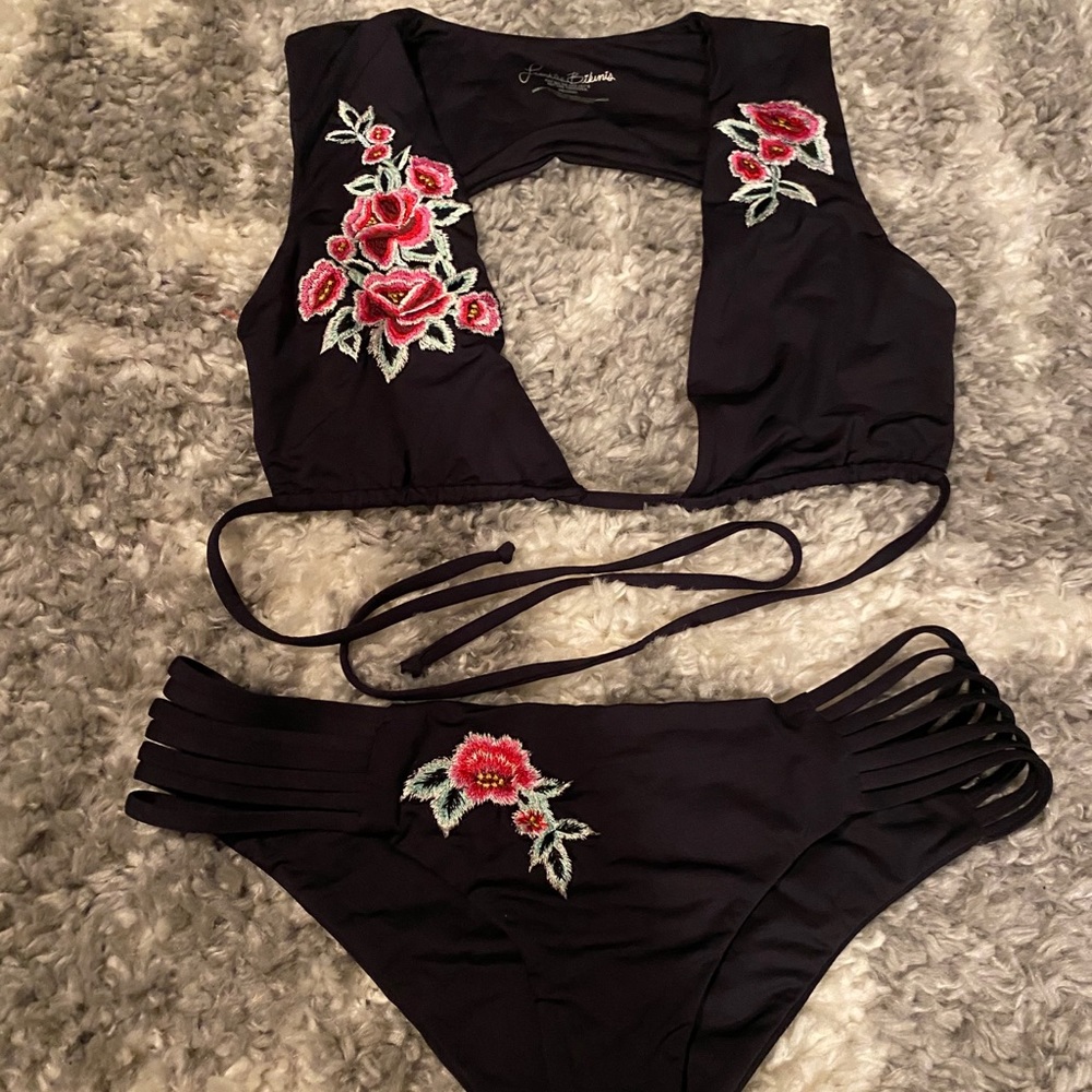 Frankies bikini embellished rose set